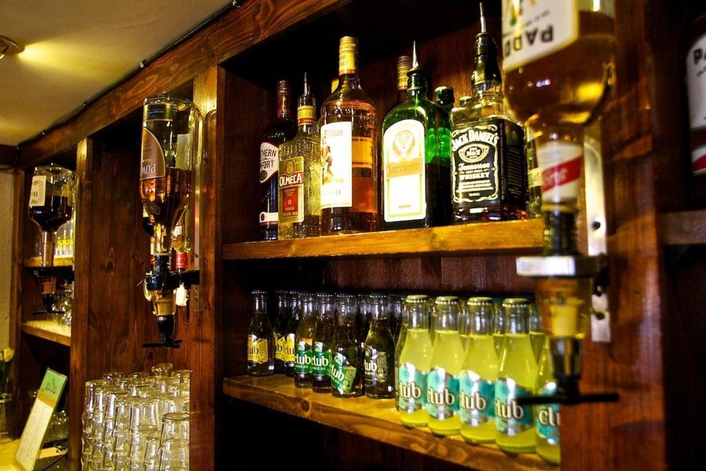 Wallis Arms Otel Sráid an Mhuilinn Dış mekan fotoğraf